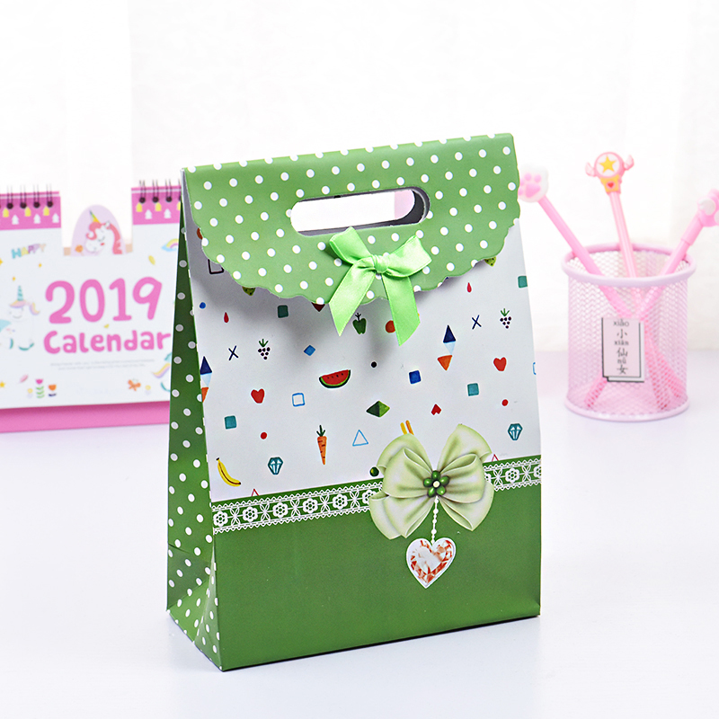 Túi đựng quà bằng giấy size nhỏ 16x21 cm thiết kế đẹp mắt mẫu ngẫu nhiên