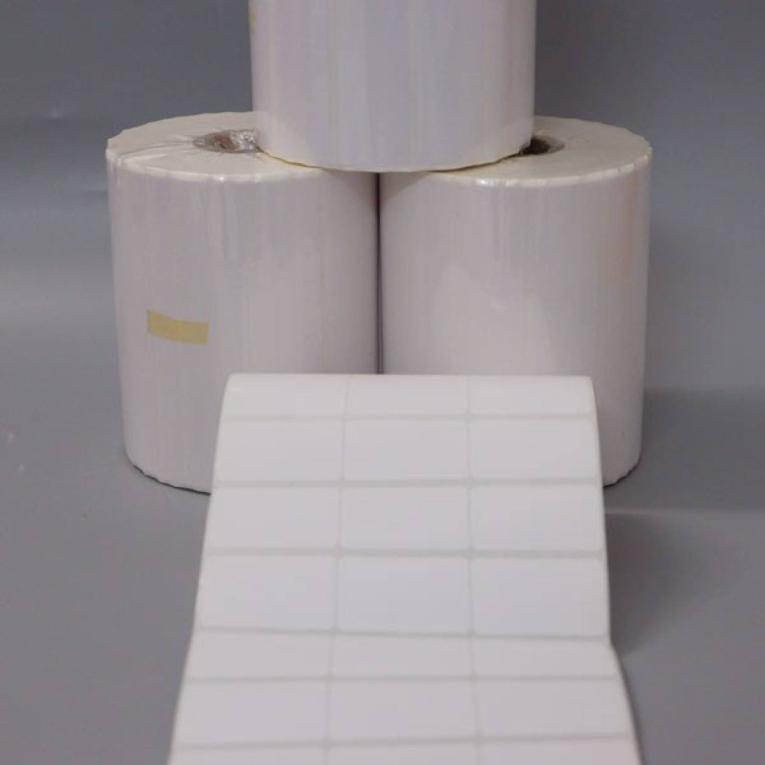Giấy decal (35x22)mm x 50m tem chuẩn siêu thị 3 tem
