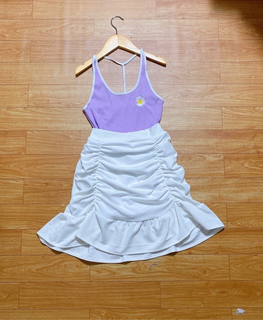 Áo croptop ba lỗ thêm hoa cúc siêu hot