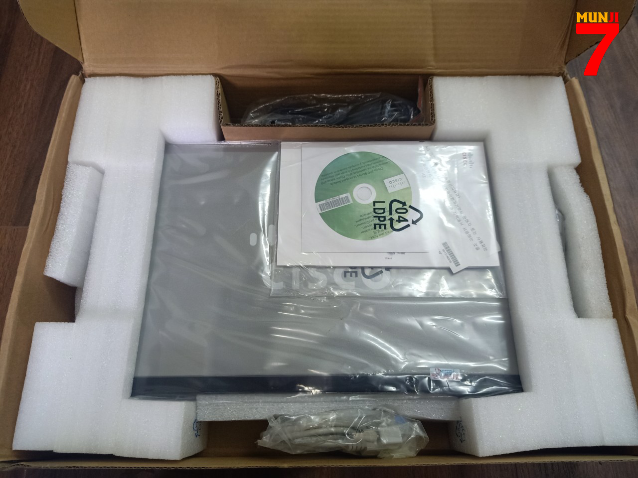 Switch Chia Mạng Cisco SF300-24 24Port 10/100Mbps