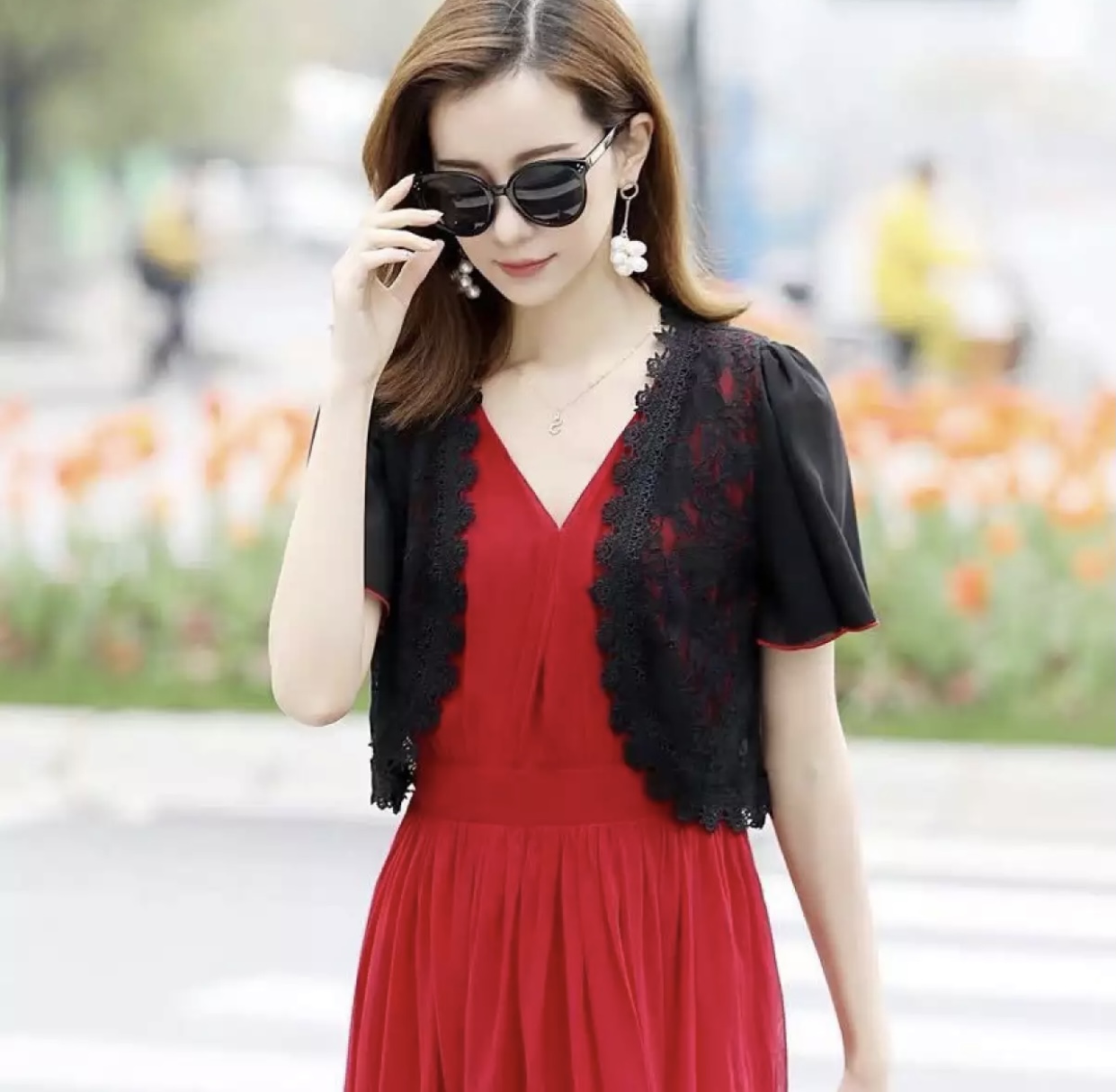 Áo khoác ren lửng phối tay voan cánh tiên xinh xinh