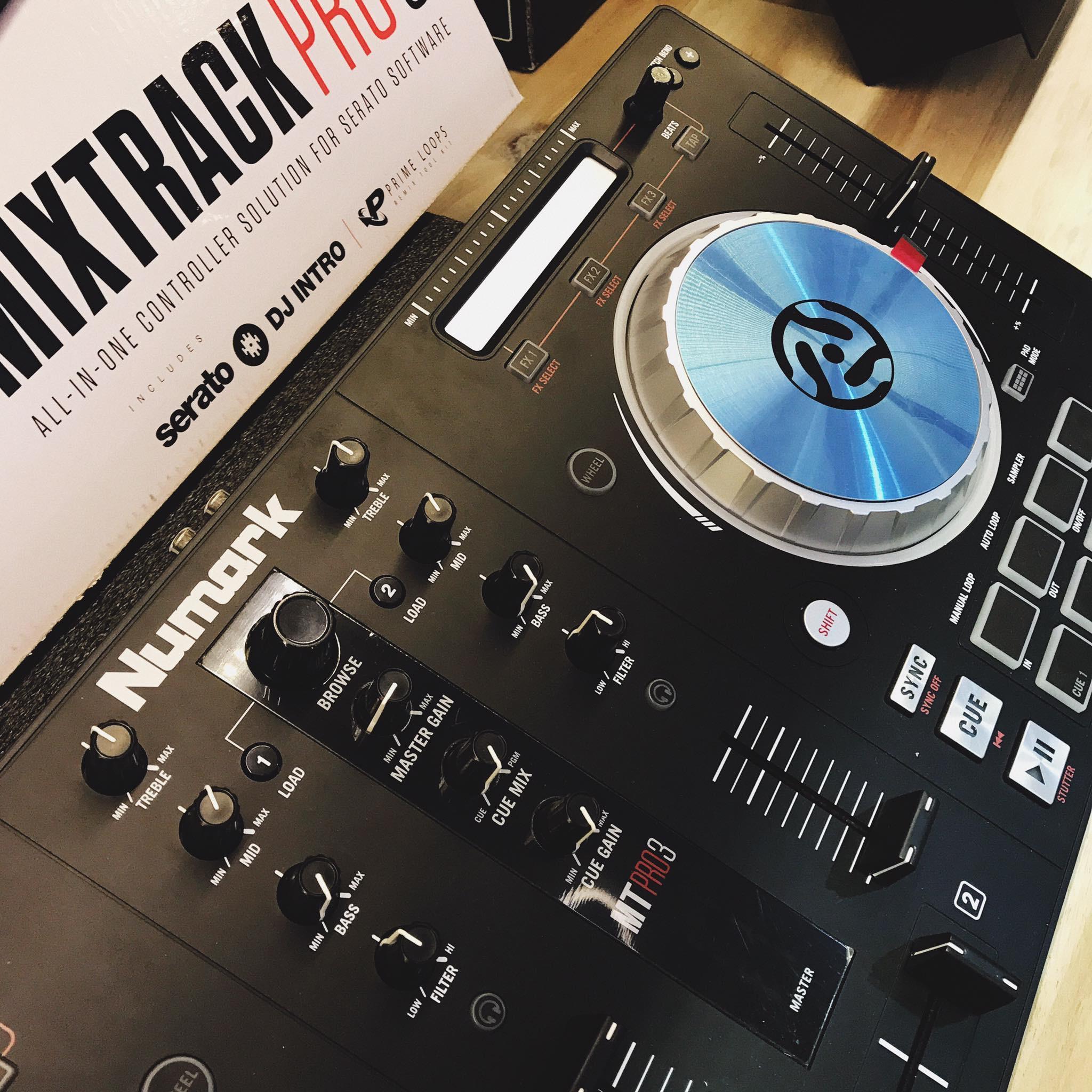 BÀN DJ NUMARK MIXTRACK PRO 3