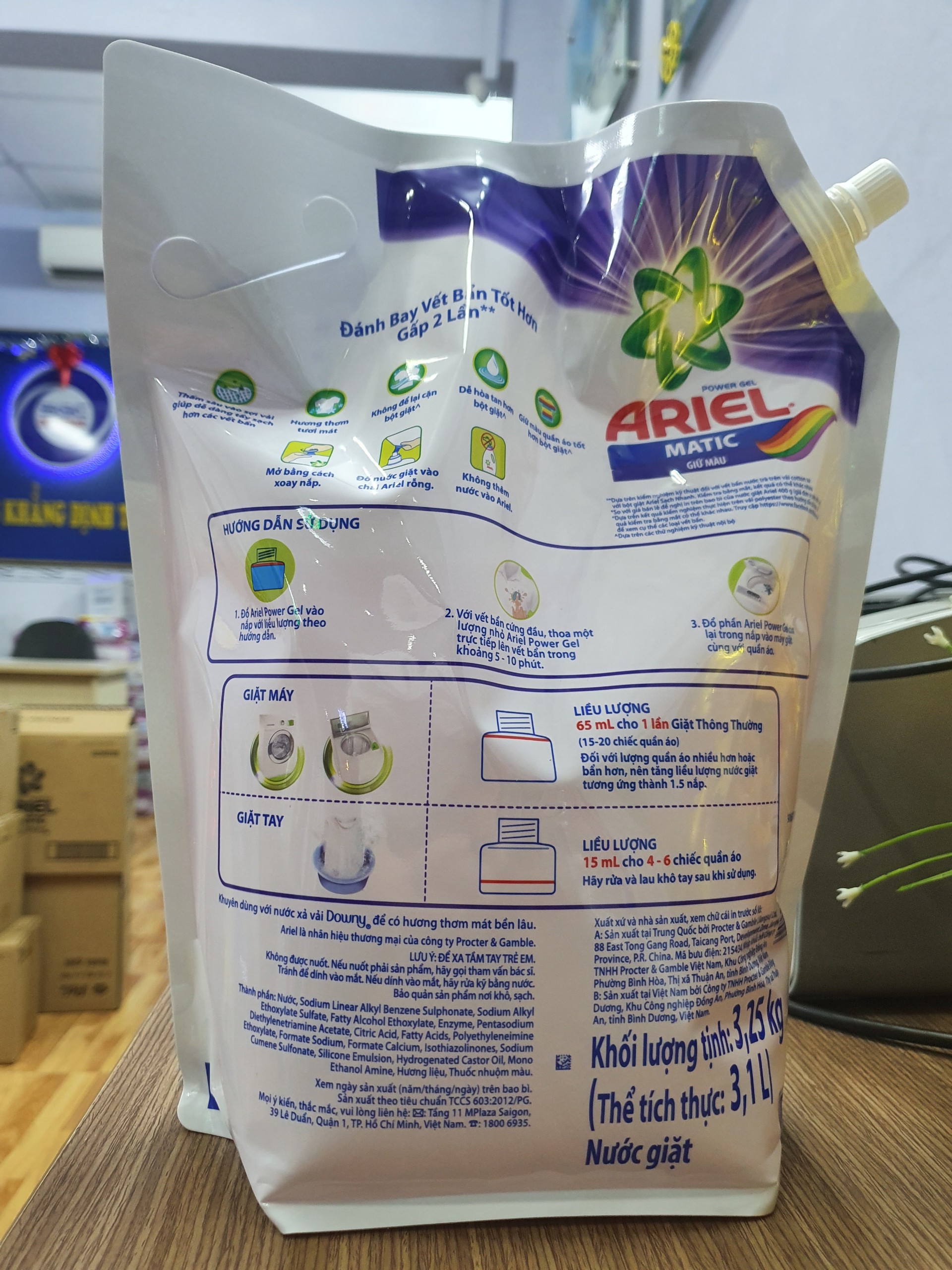 Nước giặt Ariel Matic giữ màu 3.25kg
