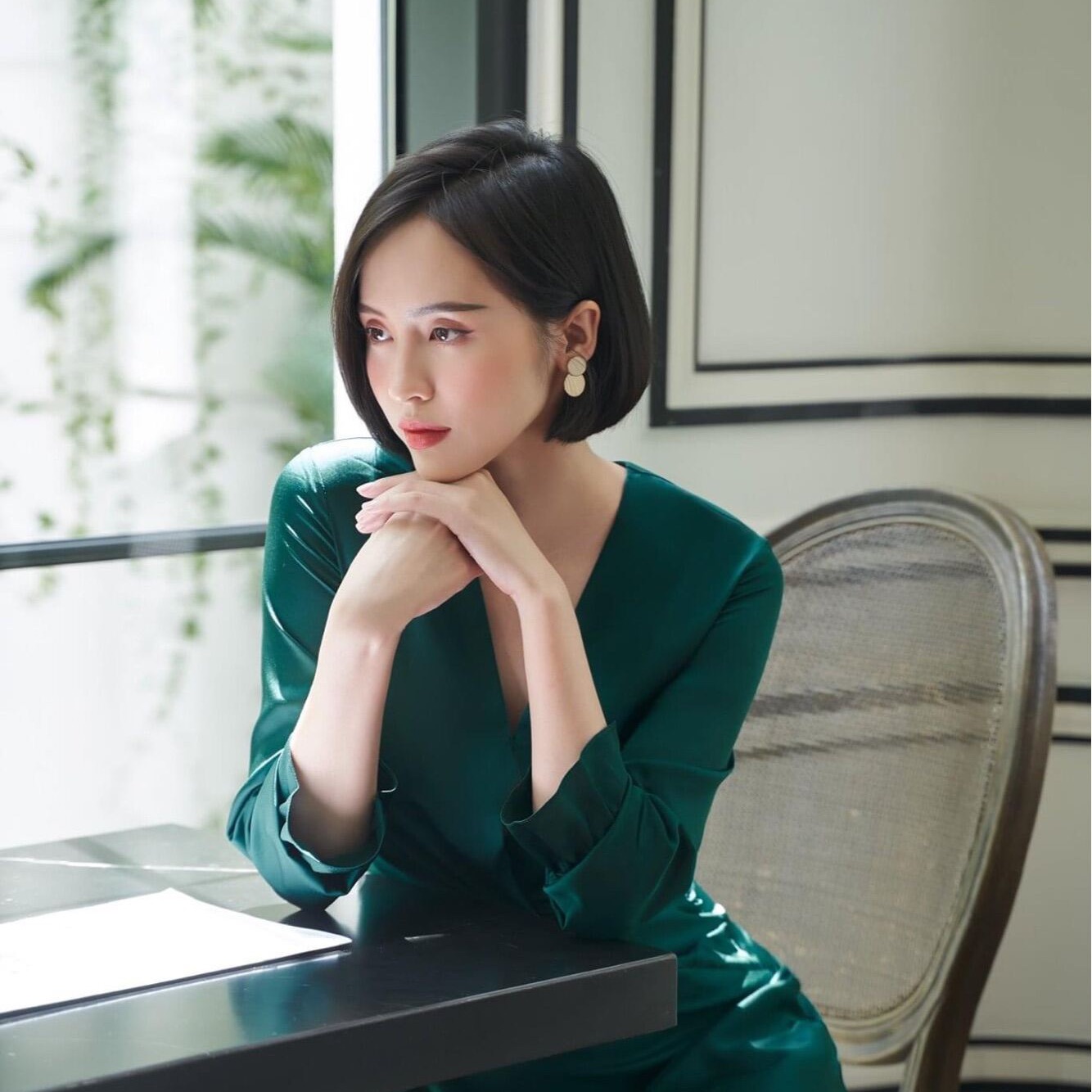 Đầm lụa cao cấp tay dài xoắn eo màu xanh (ELSA)