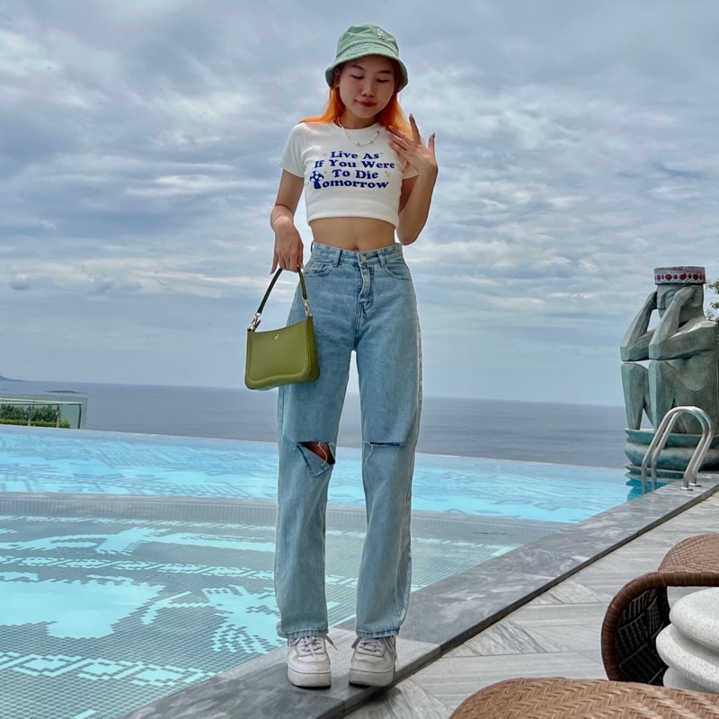 Quần jeans ống suông rách gối nữ