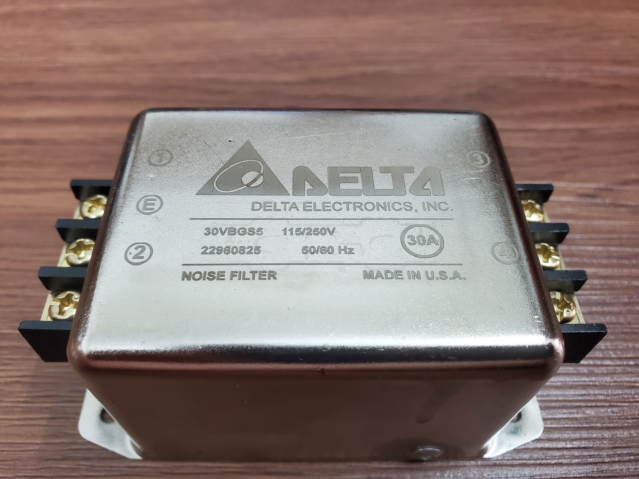 Lọc Sạch Nguồn Điện Delta 30A USA