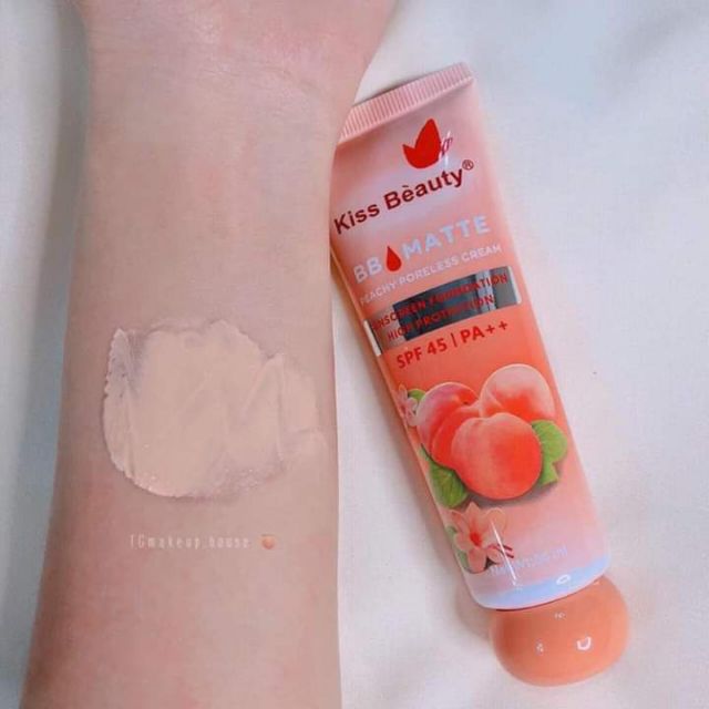 [ SIÊU PHẨM] Kem nền che khuyết điểm Kiss Beauty Peach BB Foundation 50ml Có thành phần chống nắng cao SPF 45 PA+++ giúp bảo vệ da khỏi ánh nắng mặt trời BB kiss beauty phù hợp với mọi loại da.
