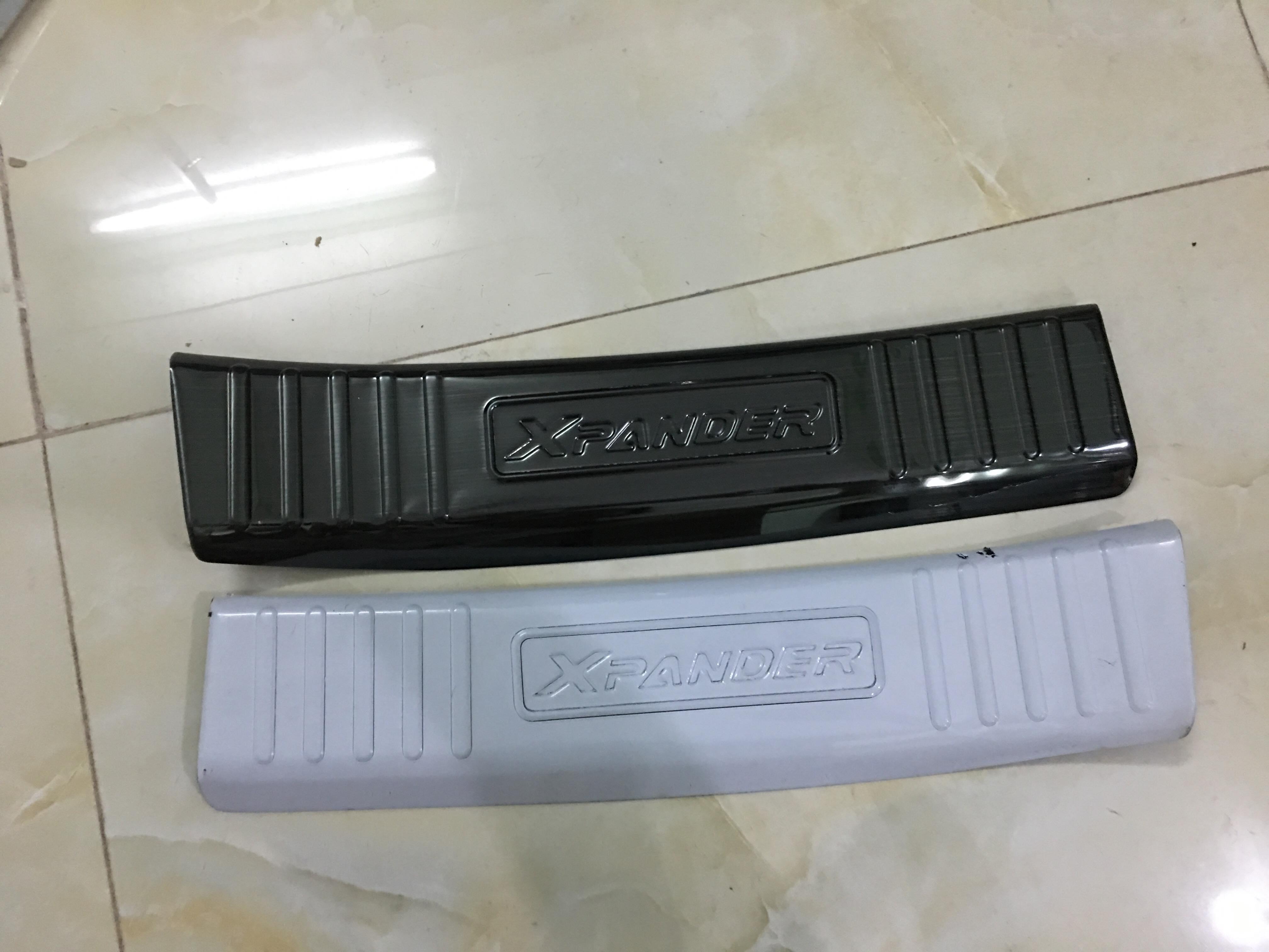 Bậc cốp trong Titan xpander 2019