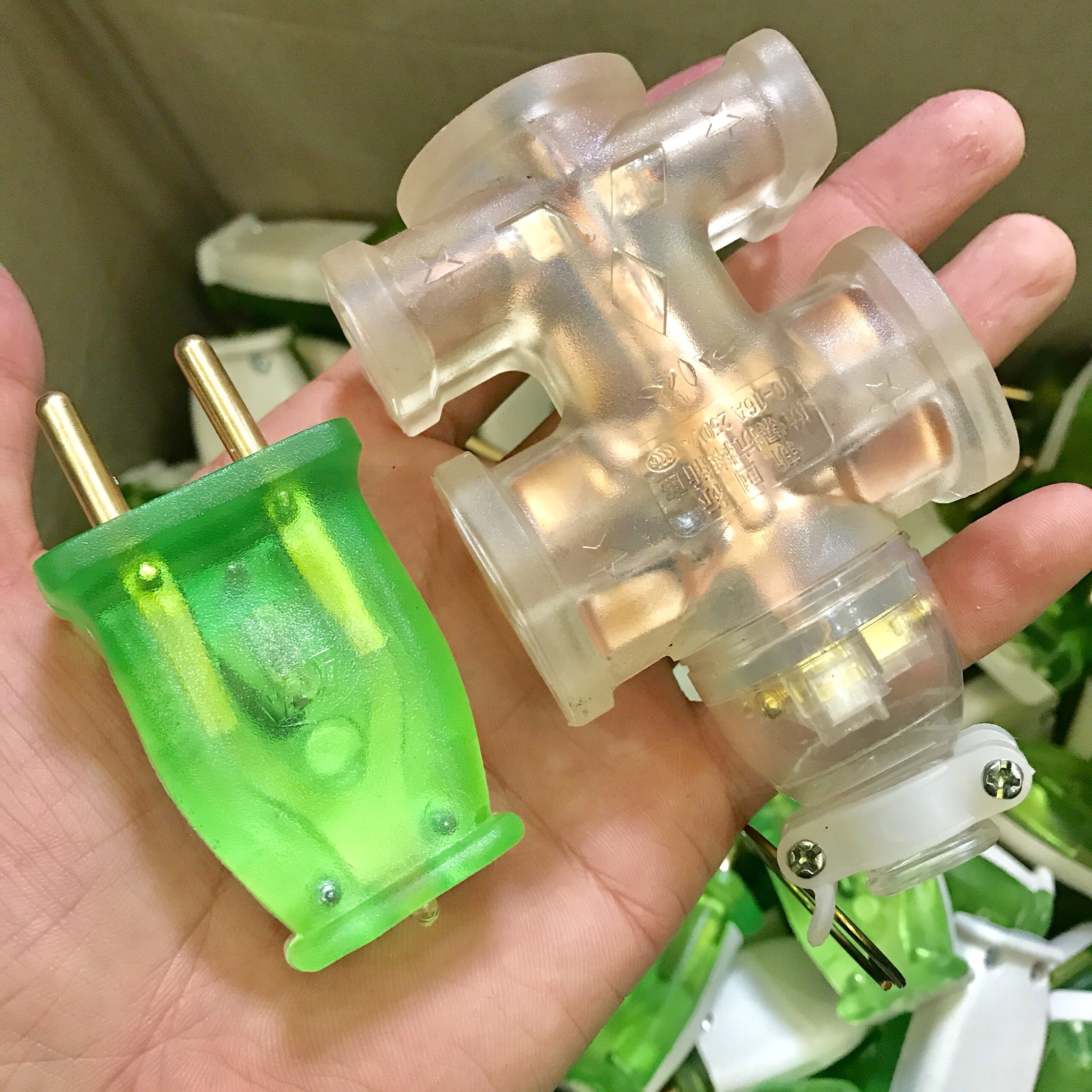 bộ ổ cắm phích cắm đúc dẻo siêu bền
