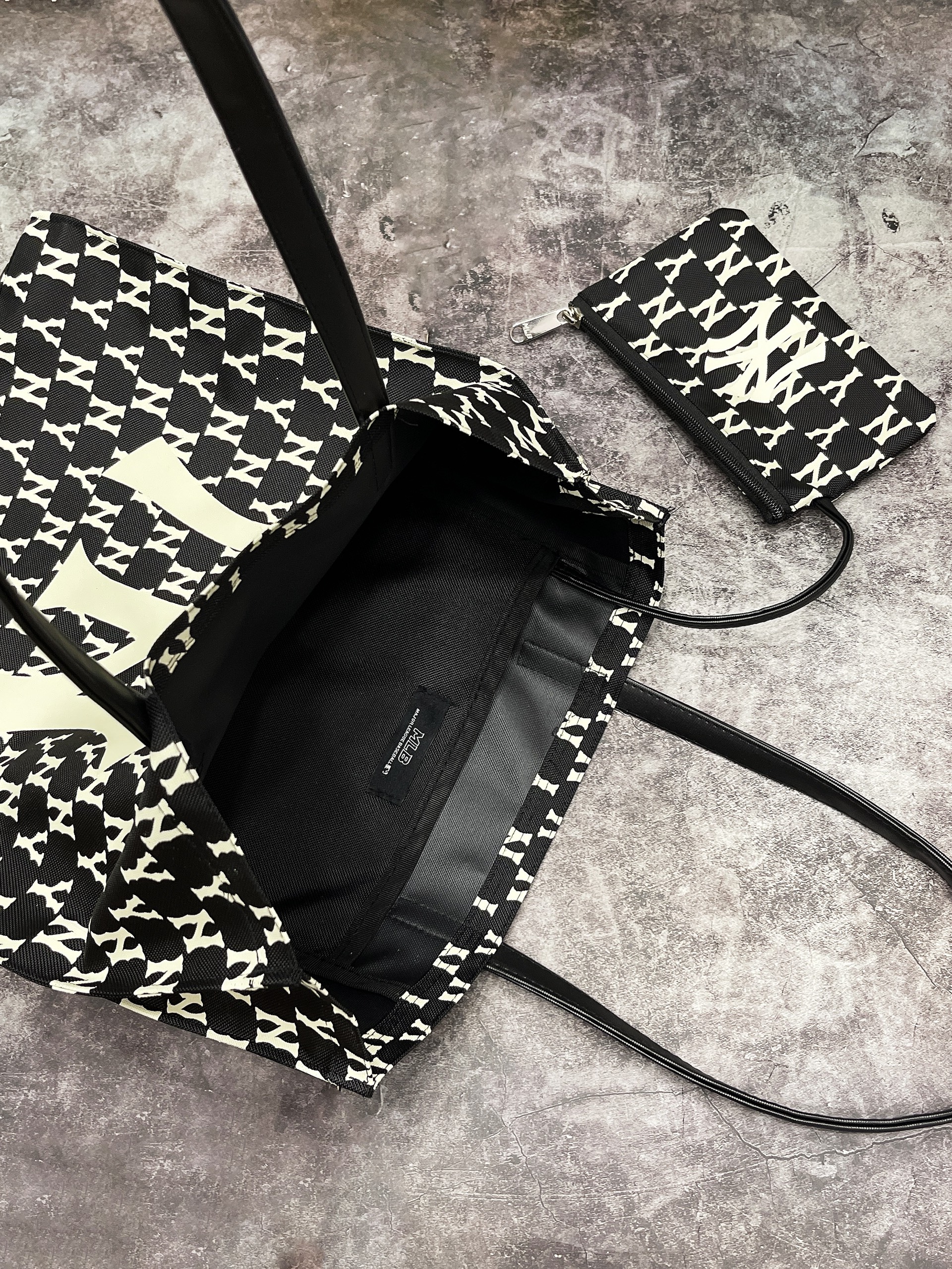 Túi MLB NY MONOGRAM TOTE BAG BLACK, YELLOW
