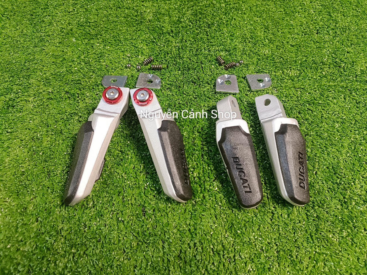 Gác chân DUCATI gắn xe máy Honda yamaha