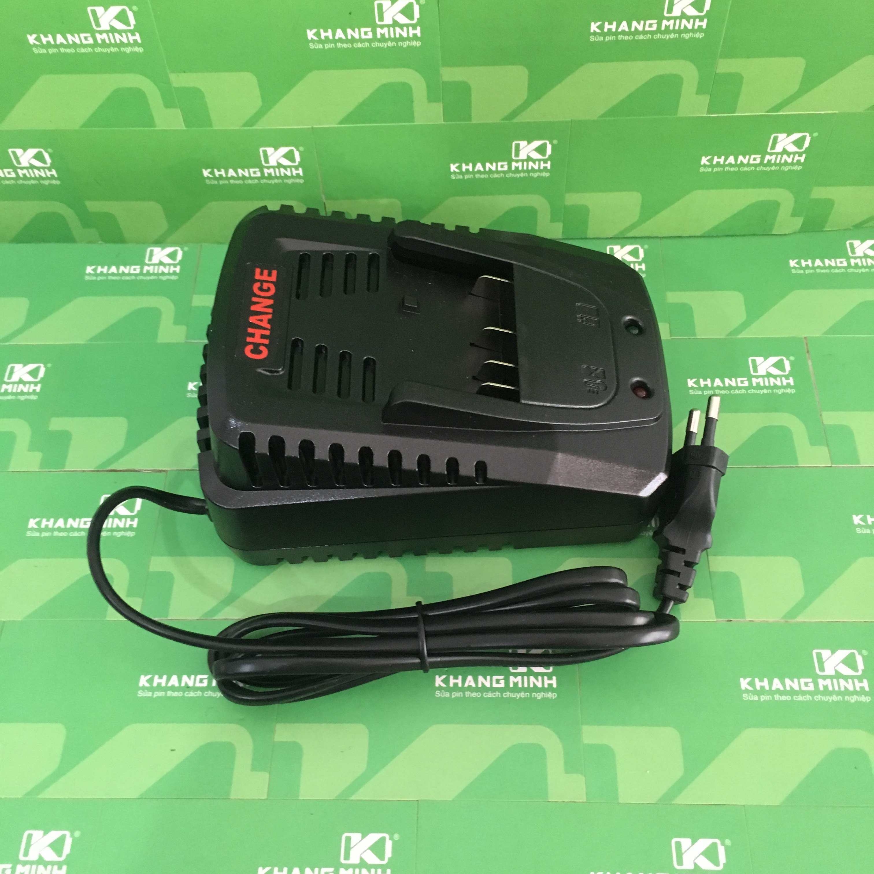 [HCM]Sạc pin Bos 14.4V - 18V Li-ion dòng sạc 1.6A. Mới 100% điện 220 VAC