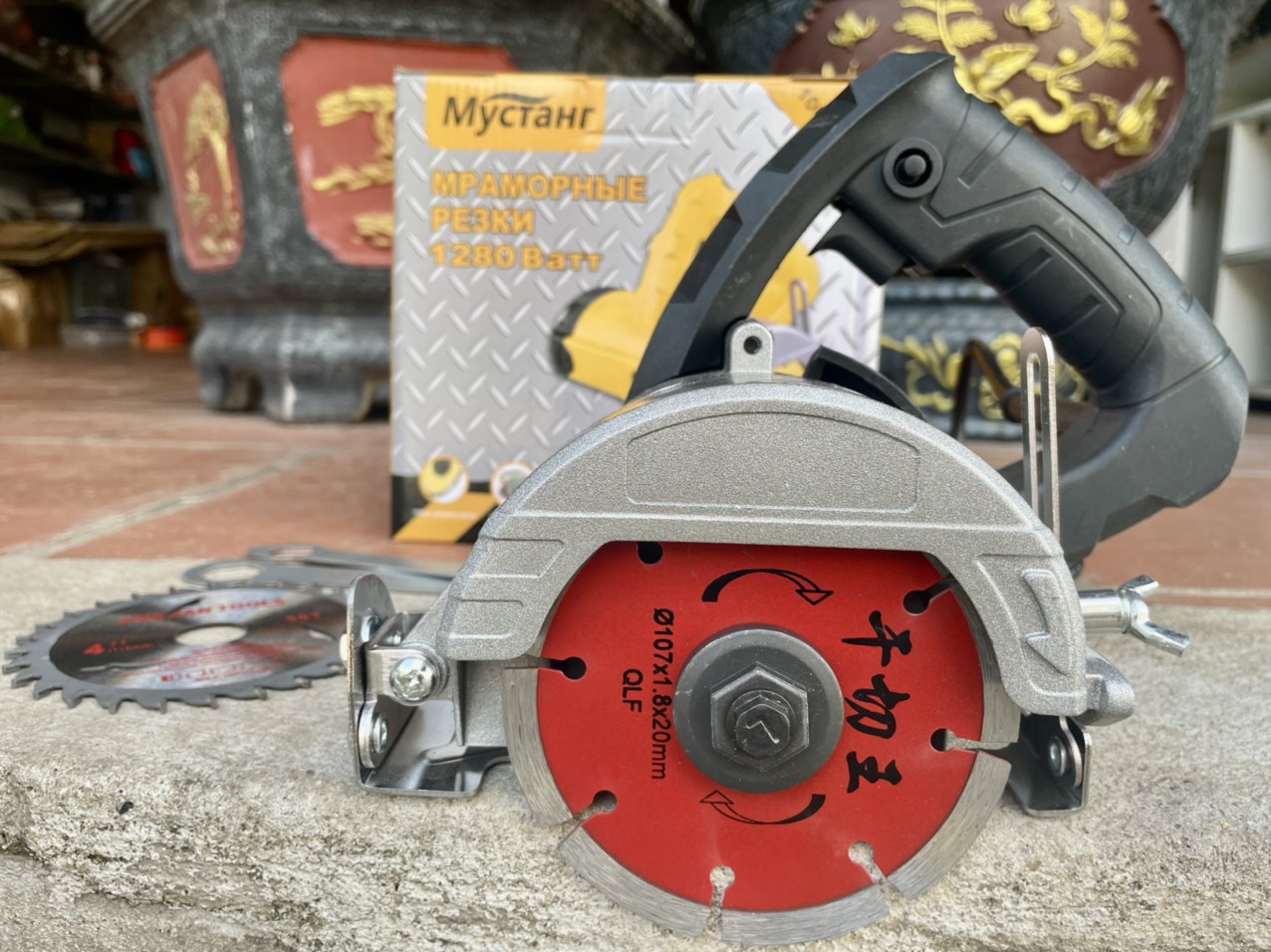 Máy cắt gạch,gỗ tặng kèm phụ kiện