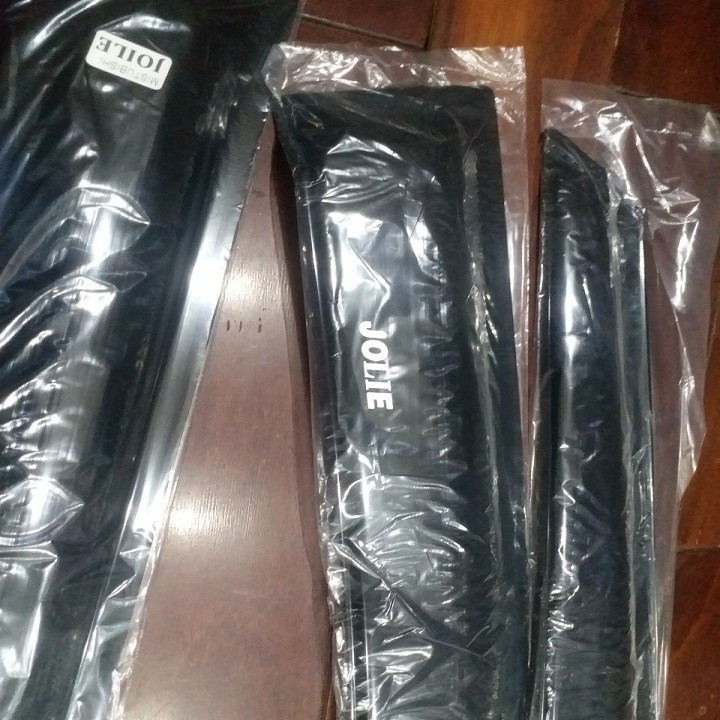 Bộ vè che mưa đen xe Mitsubishi Jolie phù hợp Các đời xe.