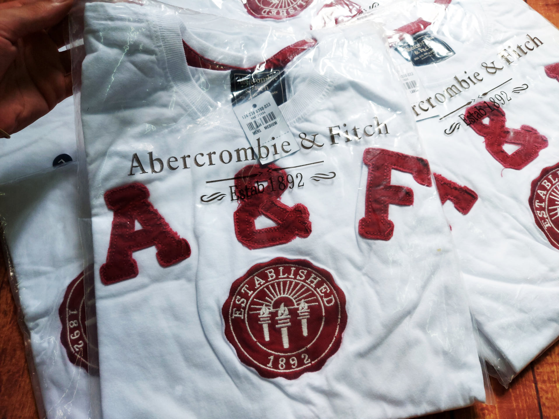 Áo thun Abercrombie A &F White