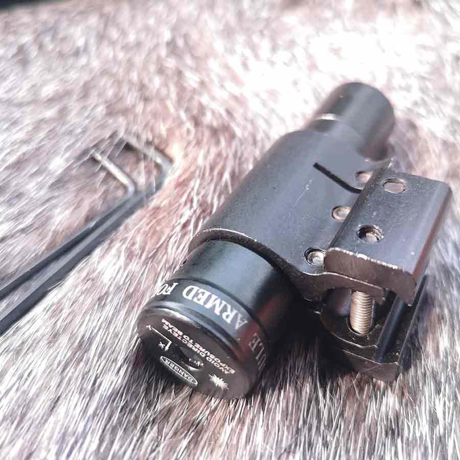 Đèn laze gắn rảnh pin cúc áo giá rẻ