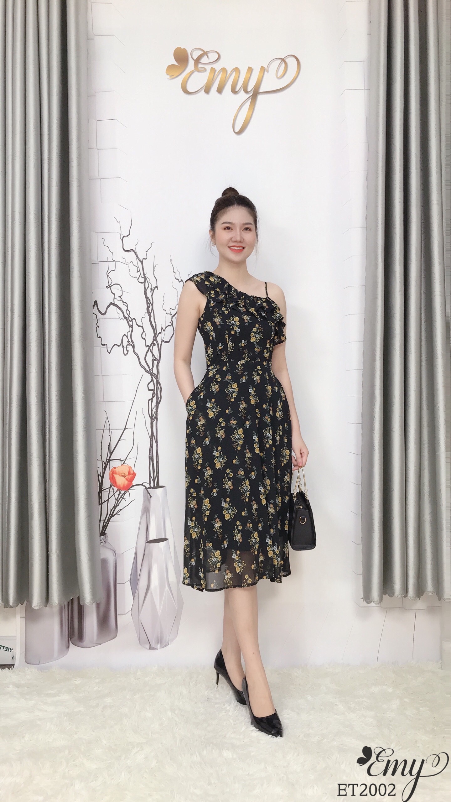 Đầm  EMY ET2002 Xoè Cổ Bèo Lệch