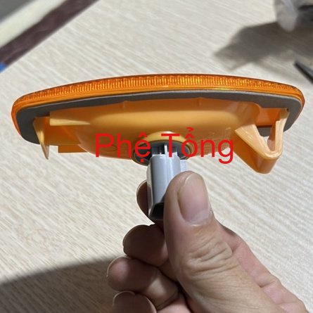 Đèn xi nhan cánh cửa HYUNDAI PORTER 2