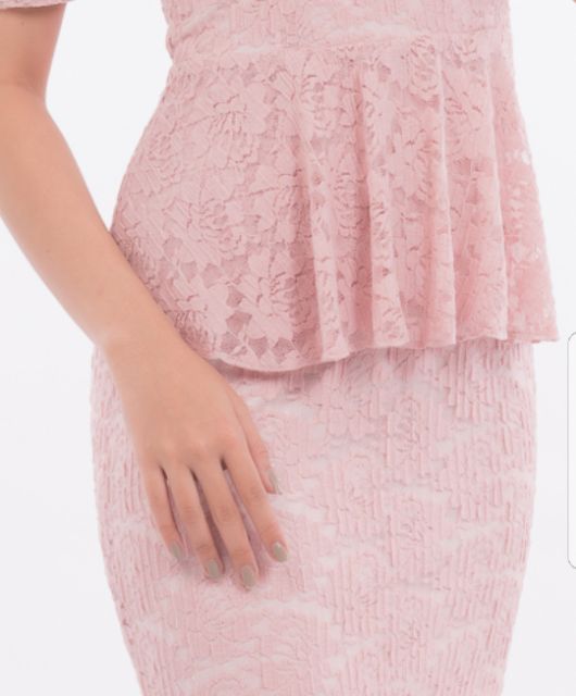 Zerasy - Đầm ren peplum cách điệu