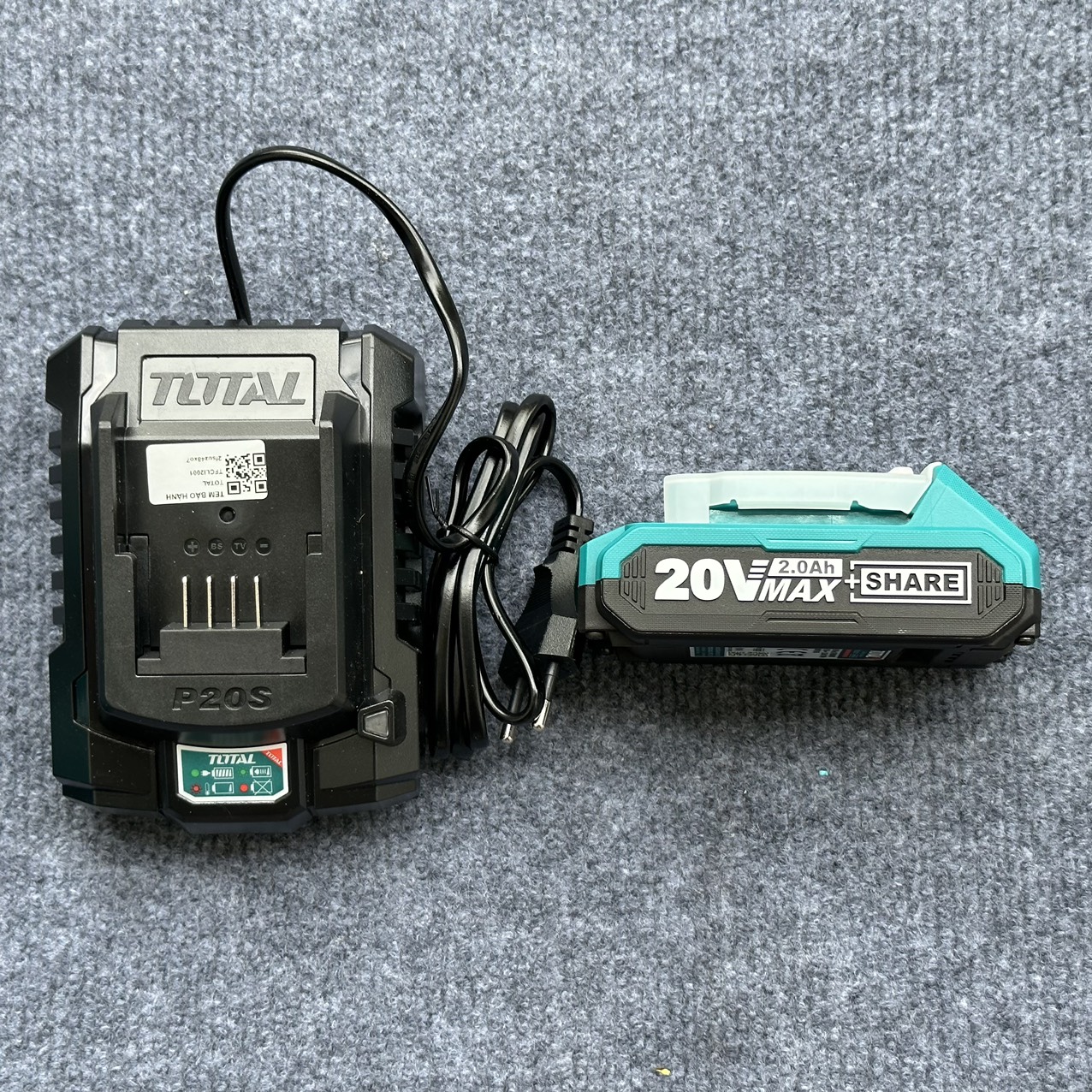 Máy thổi bụi , thổi lá dùng pin Lithium 20V Total TABLI200181