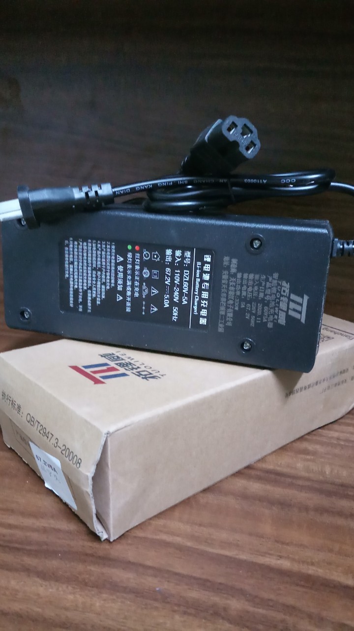 Bộ sạc pin Lithium 67.2V5A/8A/10A ( Cho hệ 60V 16 cell 3,7V pin Lipo)