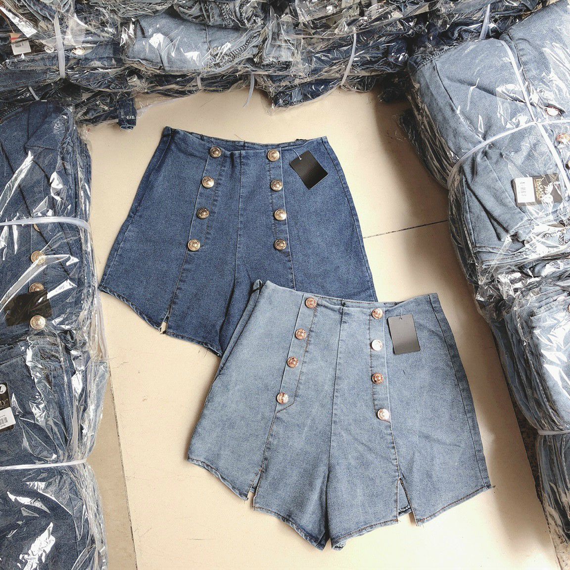 QUẦN SHORT NỮ,QUẦN SHORT XẺ LAI PHỐI NÚT