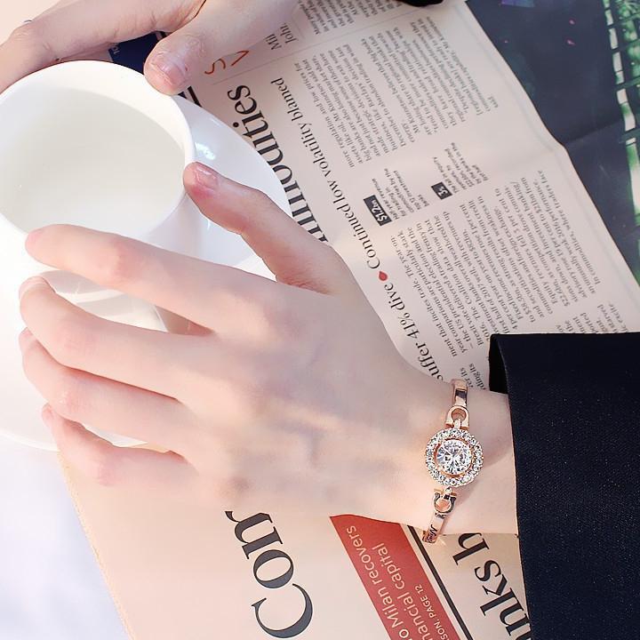 Lắc tay cao cấp nạm đá Pha lê sang trọng.
