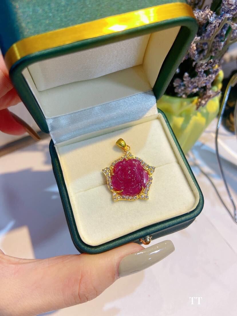 Mặt hoa mẫy đơn ngọc ruby bọc vàng tây full đá quý ( ảnh thật)
