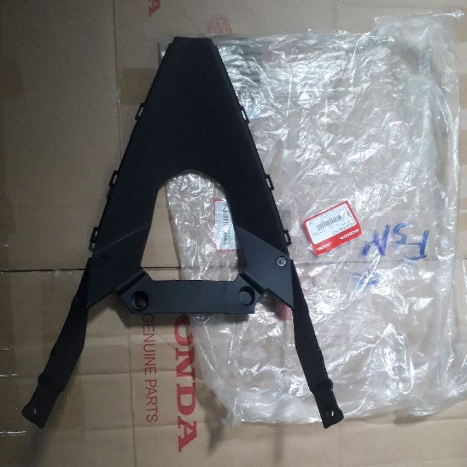 Chắn bùn tam giác winner v1 zin new 100%