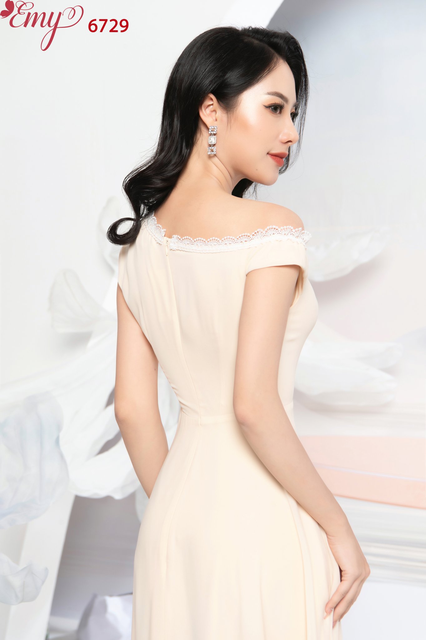 Đầm EMY EM6729 Maxi Xoè Nền Kem