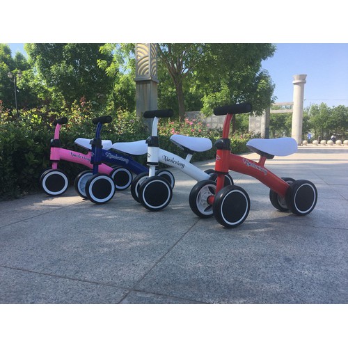Xe chòi chân cho bé