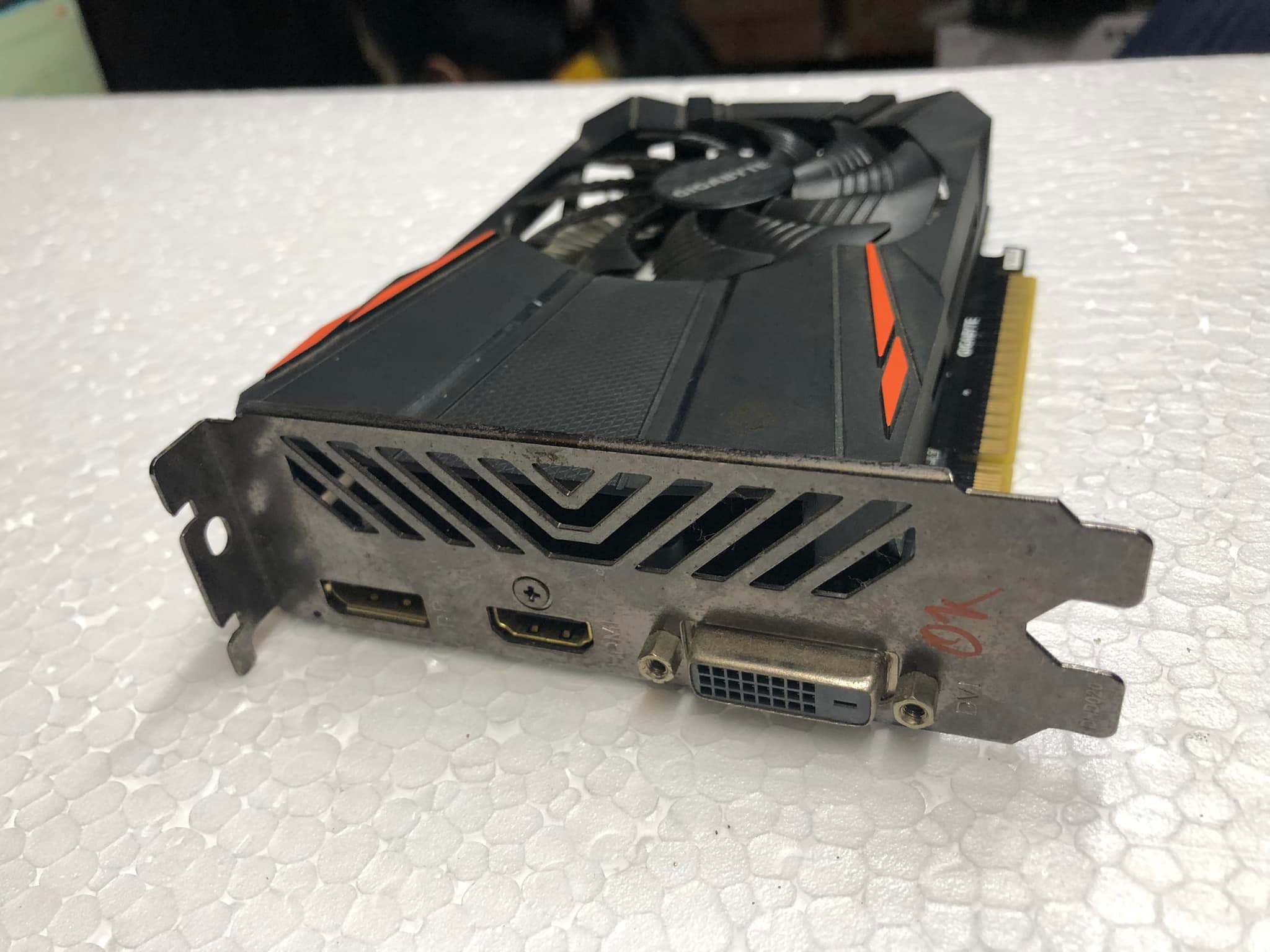 {SALE}Card màn hình VGA GIGA 1050TI 4G đã test kĩ