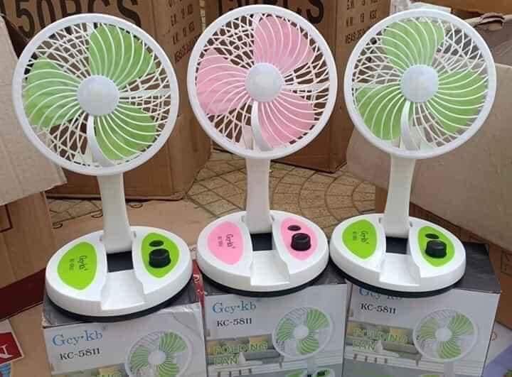 Quạt tích điện gấp gọn đa năng 5811
