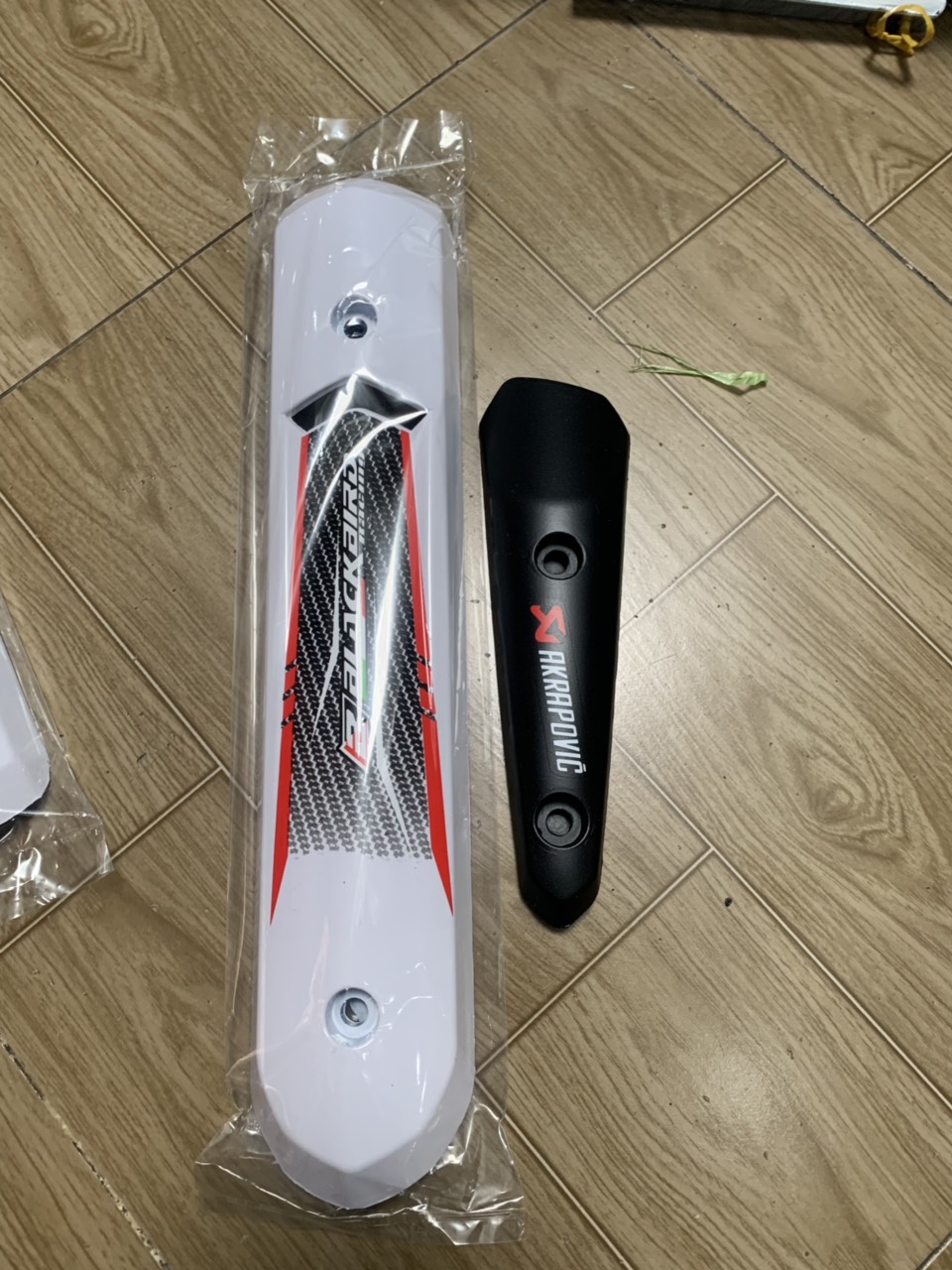 Ốp pô spark màu trắng