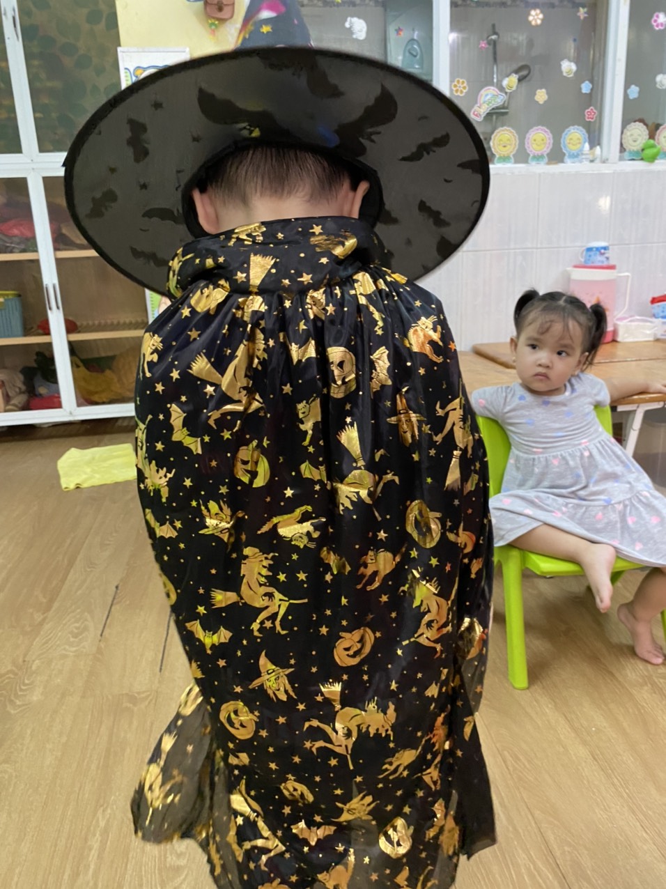 SET ÁO CHOÀNG PHÙ THUỶ HALLOWEEN + NÓN  80CM - 120CM (HÌNH THẬT)