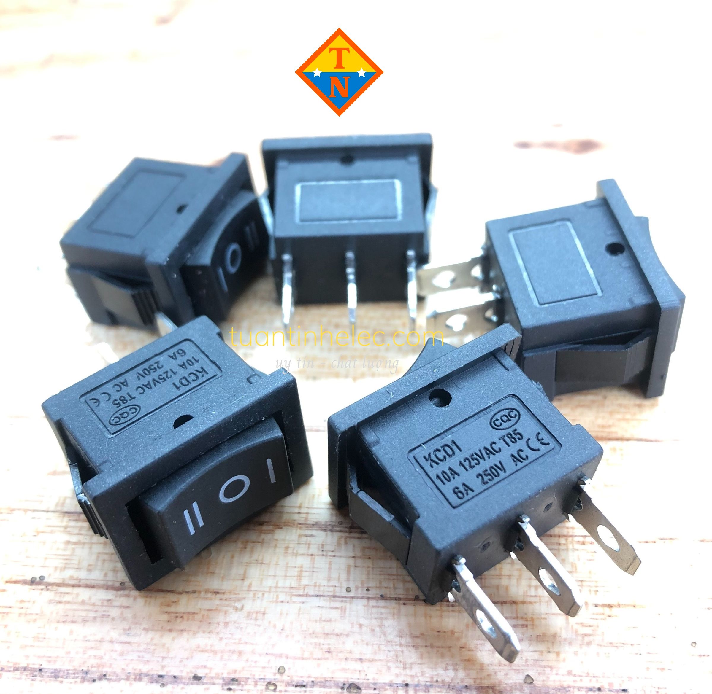 Công tắc bập bênh 3 chân 6a, 21x15mm