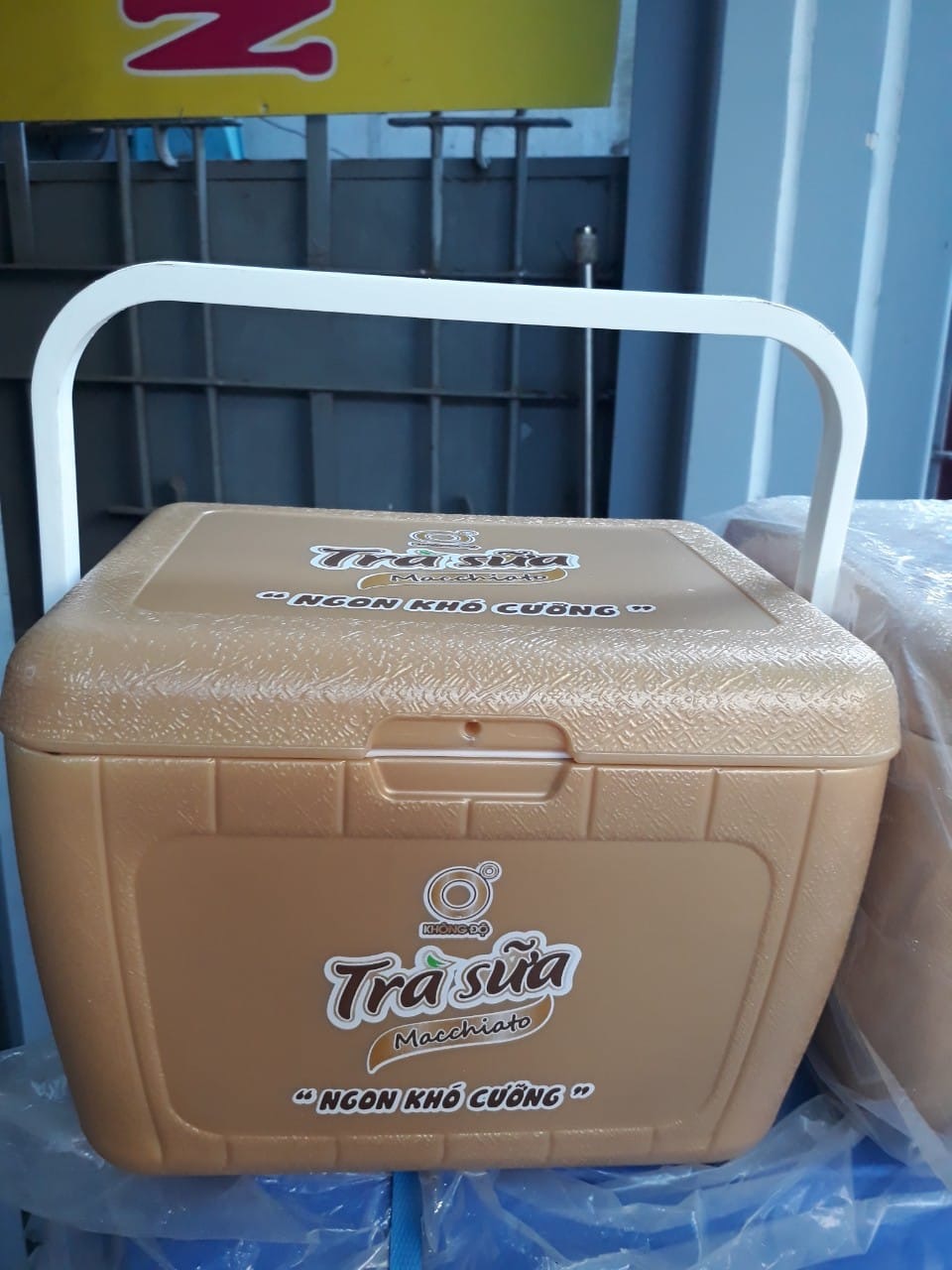 Thùng đá 6.8 lít