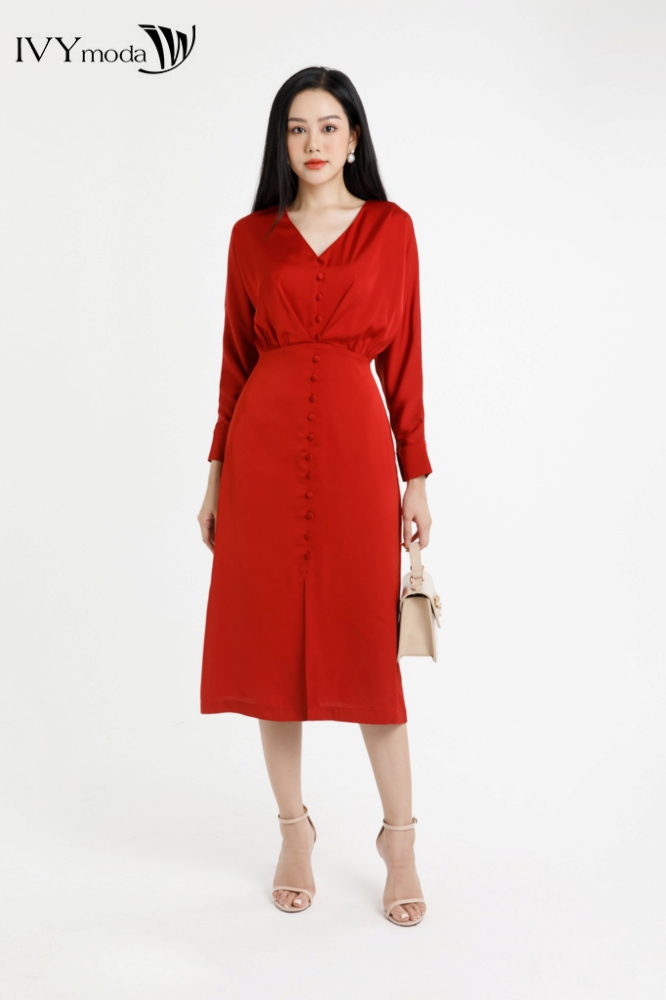 Đầm lụa trơn phối khuy bọc IVY moda MS 48M7159