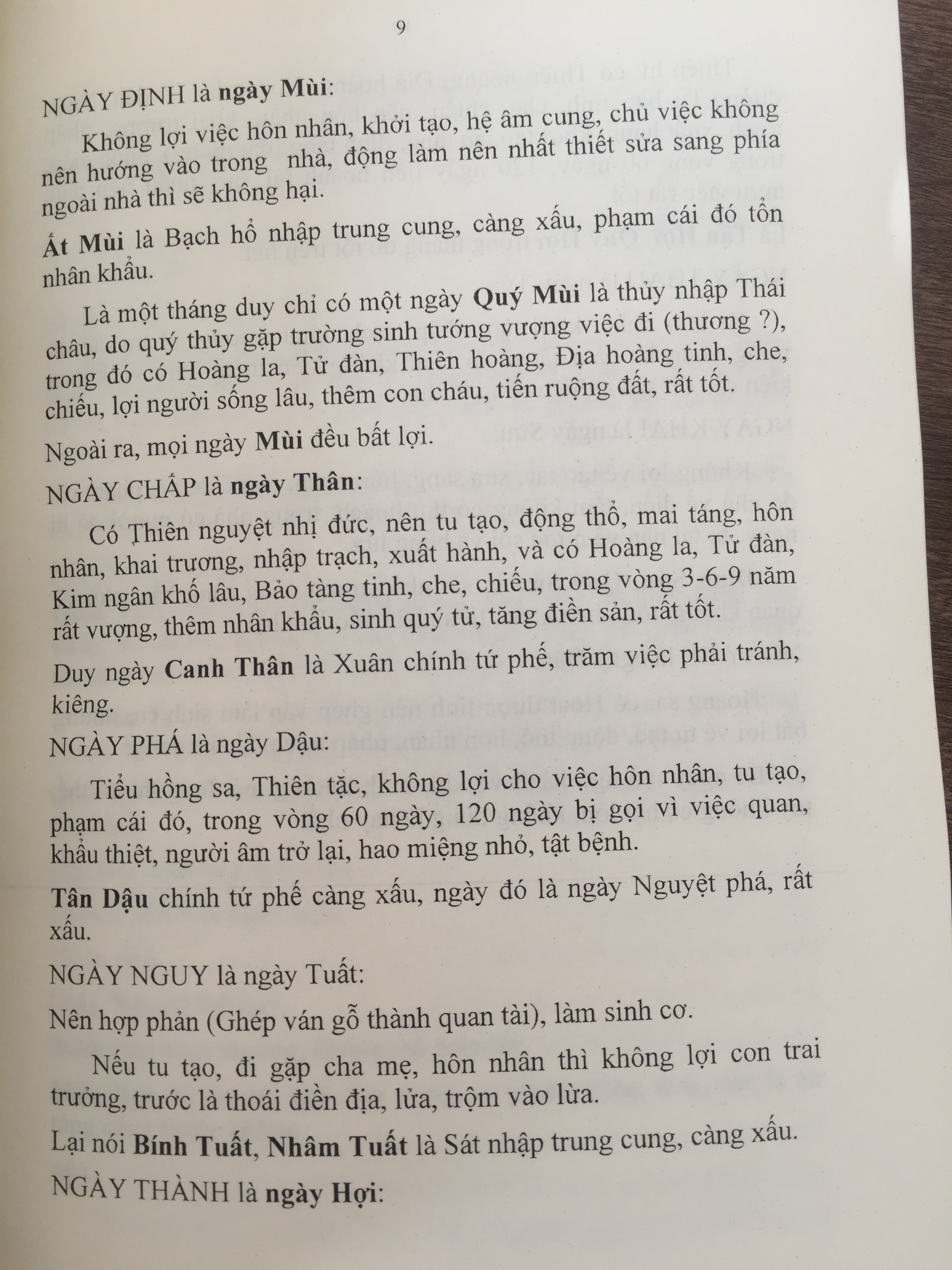 Sách Đổng Công Trạch Nhật Cát Hung Dụng Sự
