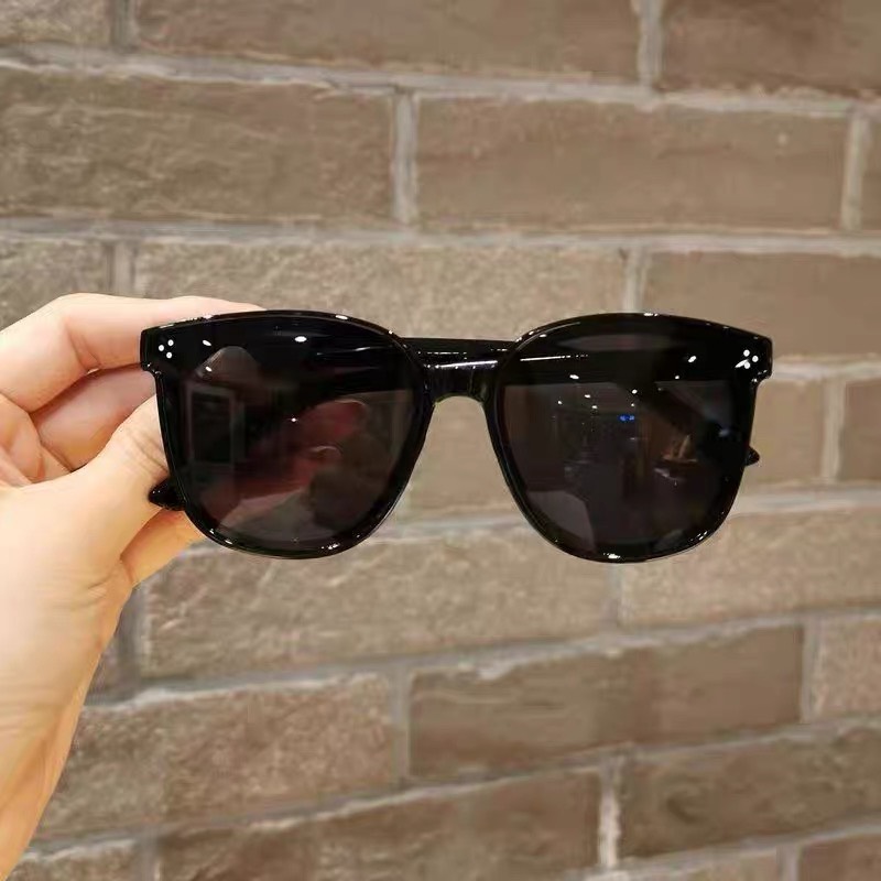 Kinh UNISEX 3 Chấm Hot Hit Phiên Bản Mini Cho Bé.