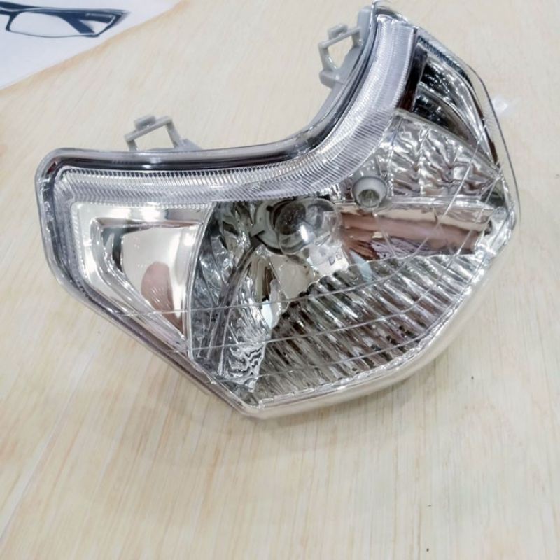 A Chóa đèn pha Honda SCR 110 có bóng