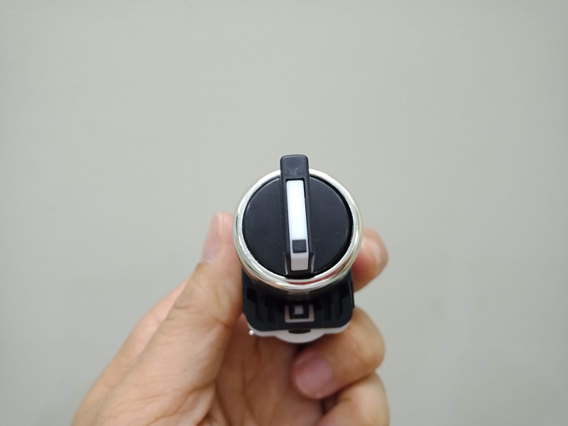 Công tắc xoay LA38 2 vị trí - Phi 22mm