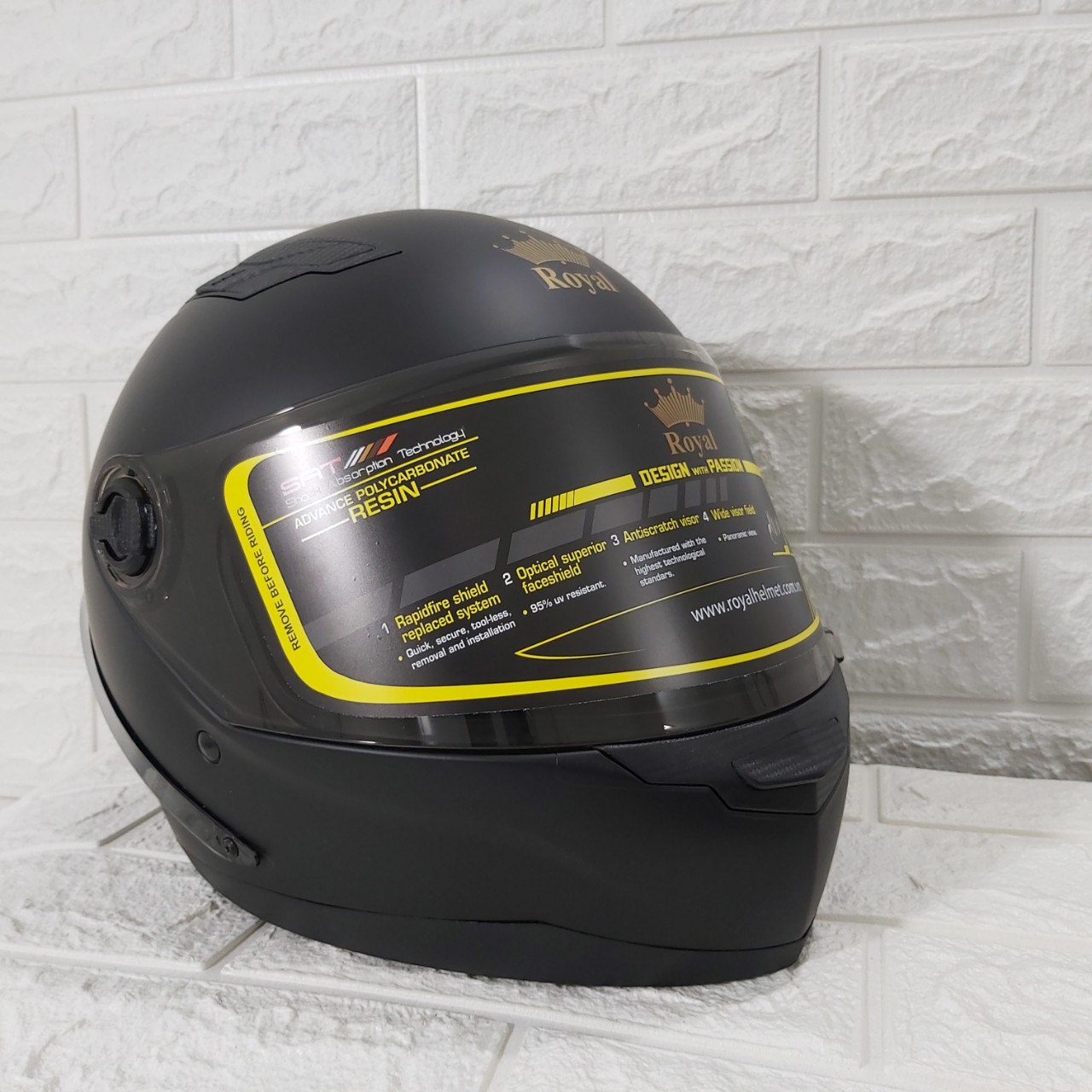 MŨ BẢO HIỂM FULLFACE CÓ ĐUÔI GIÓ ROYAL M136