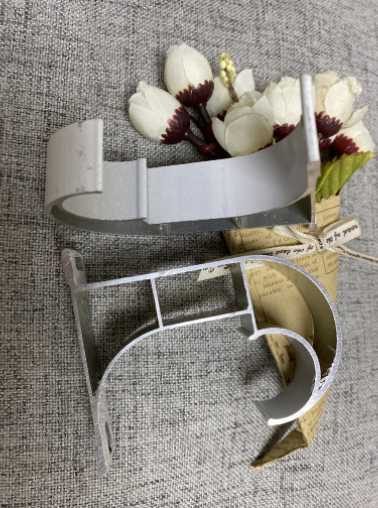 Bát đỡ thanh treo rèm 10cm, 16cm, 22cm ( bát bắt vào tường , trần )