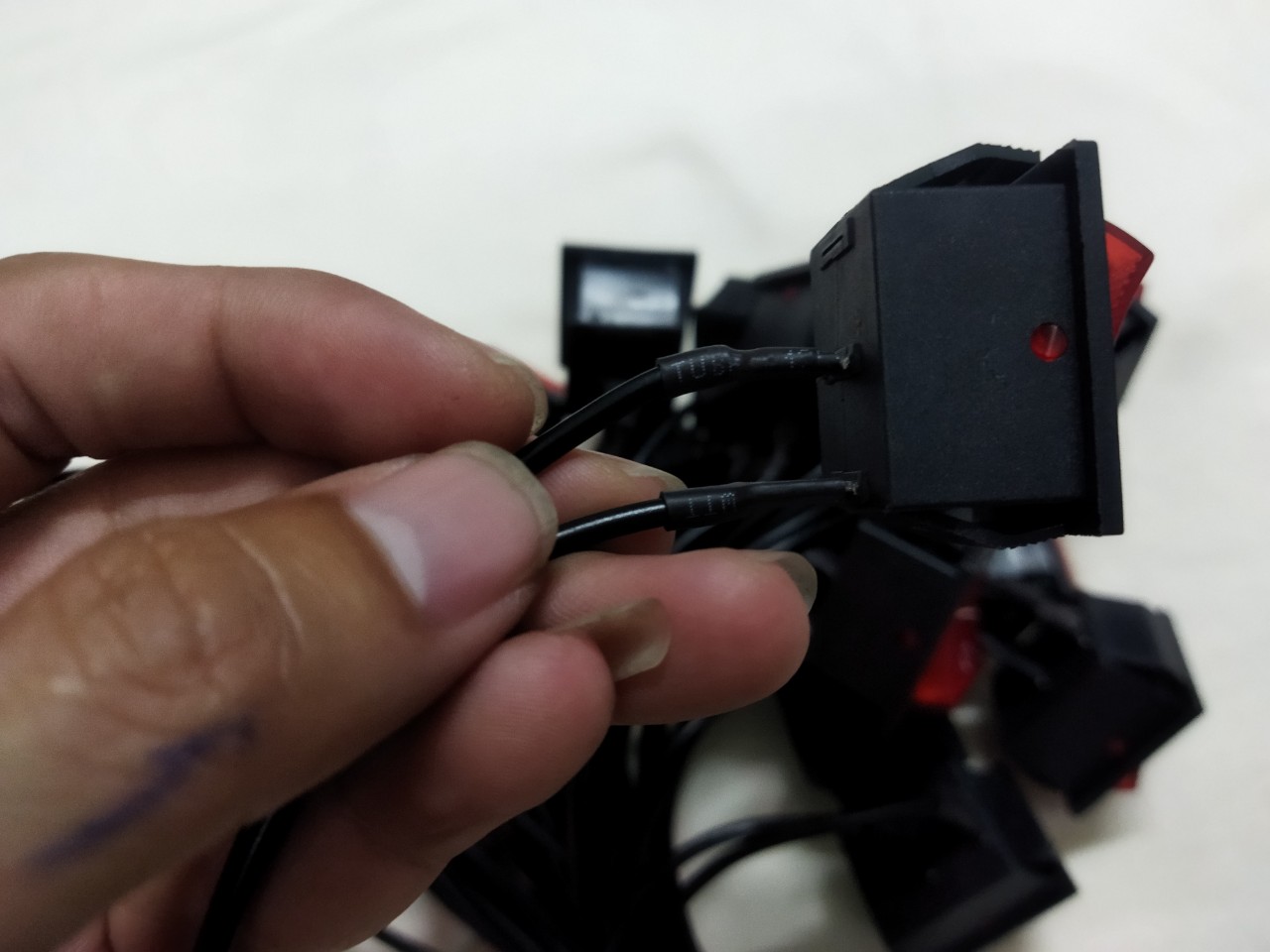 công tắt lắp bình phun thuốc trừ sâu 12v.