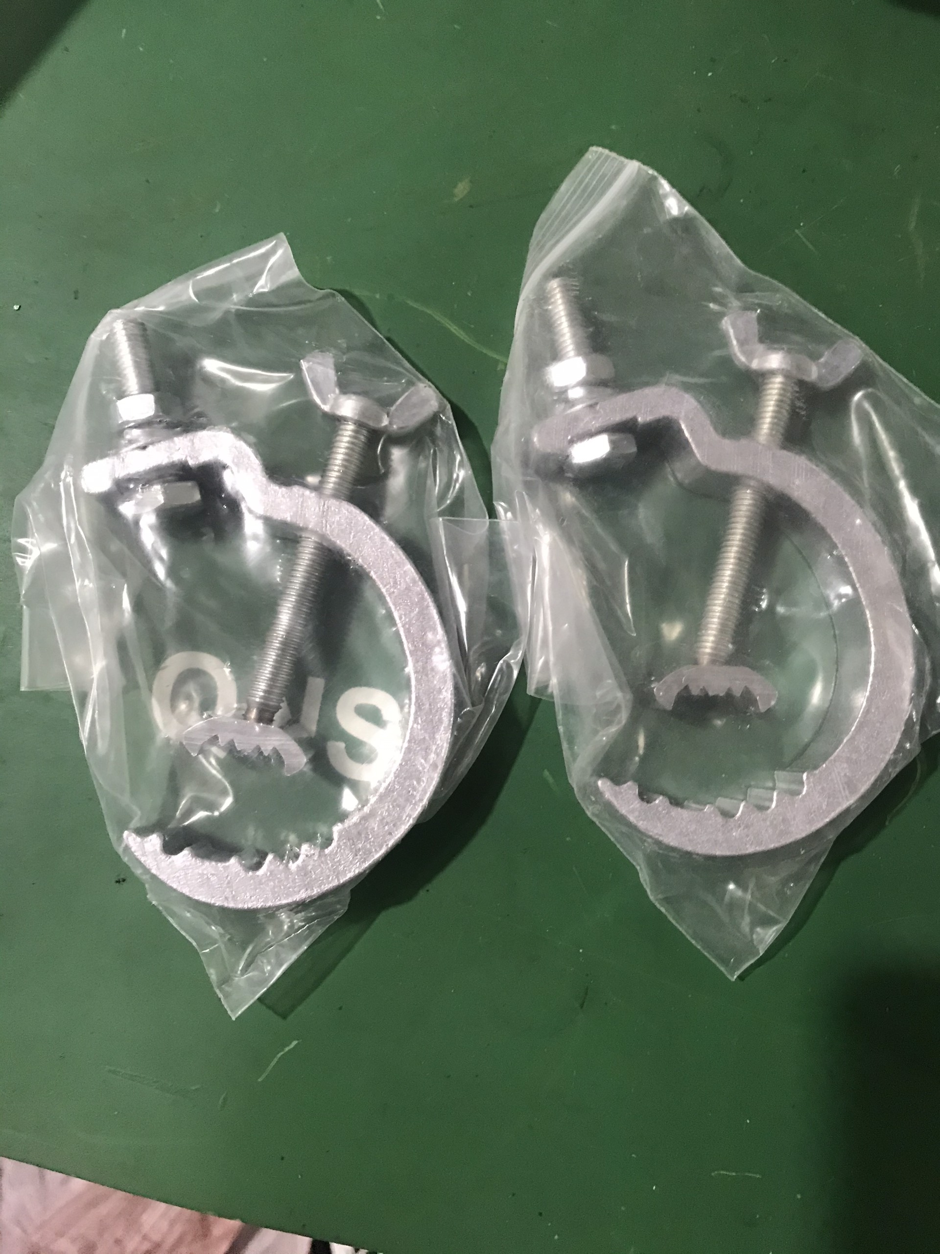Móc treo đèn Par Led