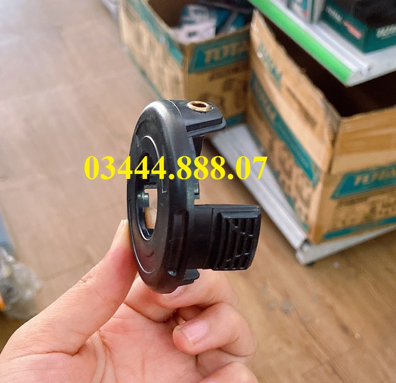 Nắp ổ cước của máy cắt cỏ GL300