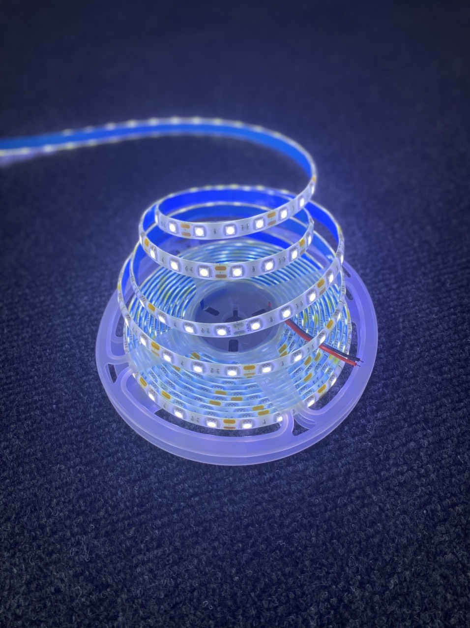 LED DÂY 5050 12V CÓ KEO (Cuộn 5m)