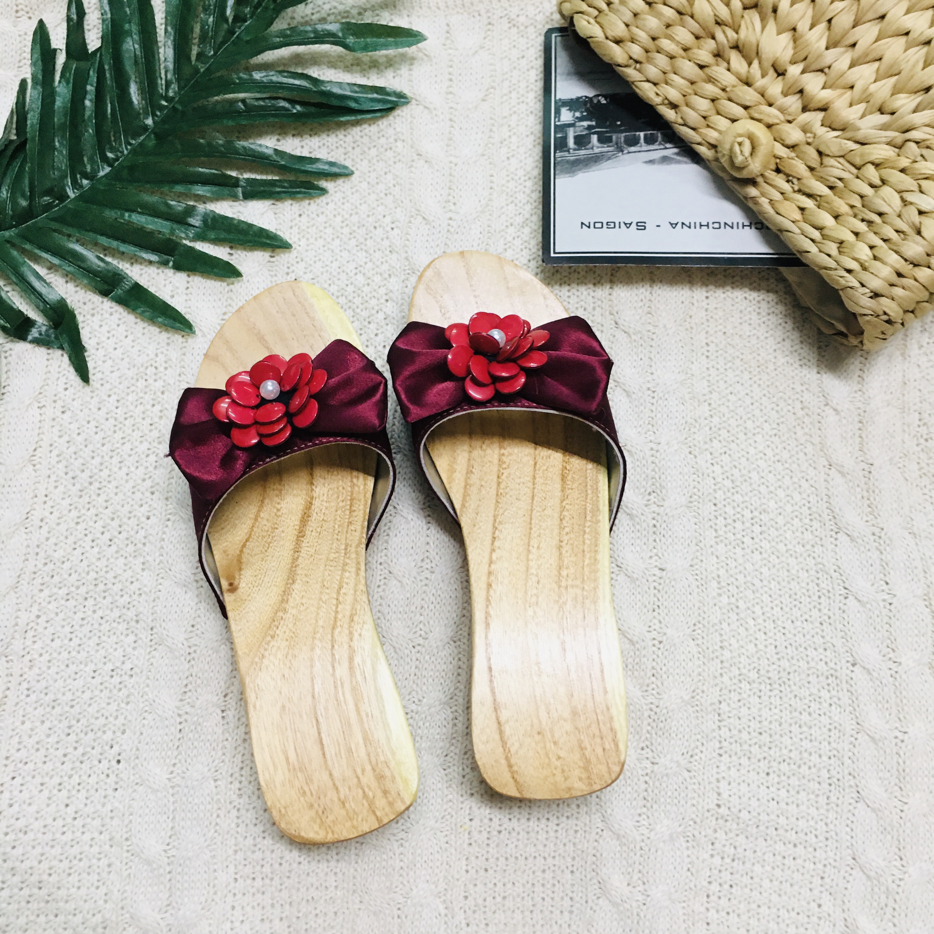 GUỐC GỖ MỘC QUAI HOA ĐỎ KIÊU SA CAO 5CM