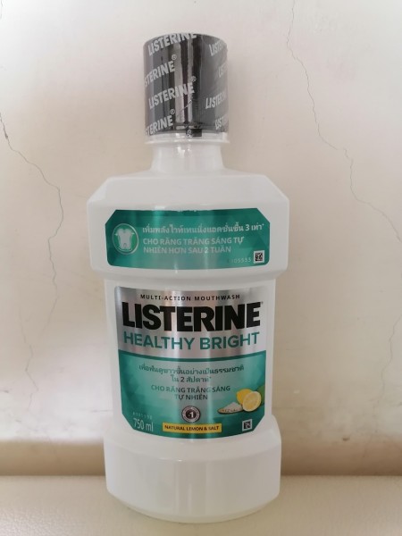 Nước súc miệng Listerine trắng răng 750ml